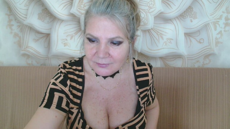 Adama4u's Streamate show and profile