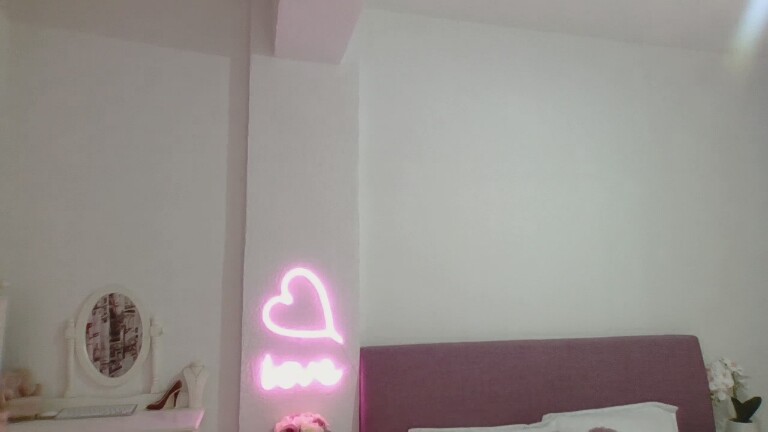 EMYILIA's Streamate show and profile