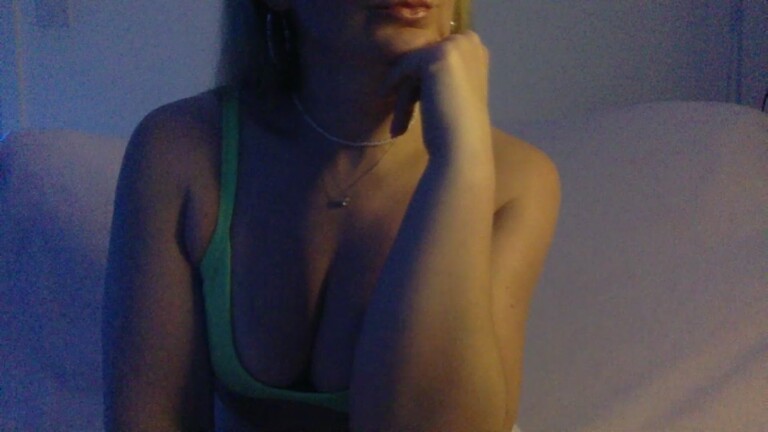 PeachyVelvetBunny's Streamate show and profile