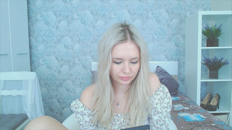 Lindy18's Streamate show and profile