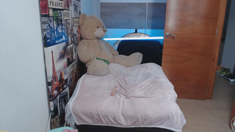 laratinelli's Streamate show and profile